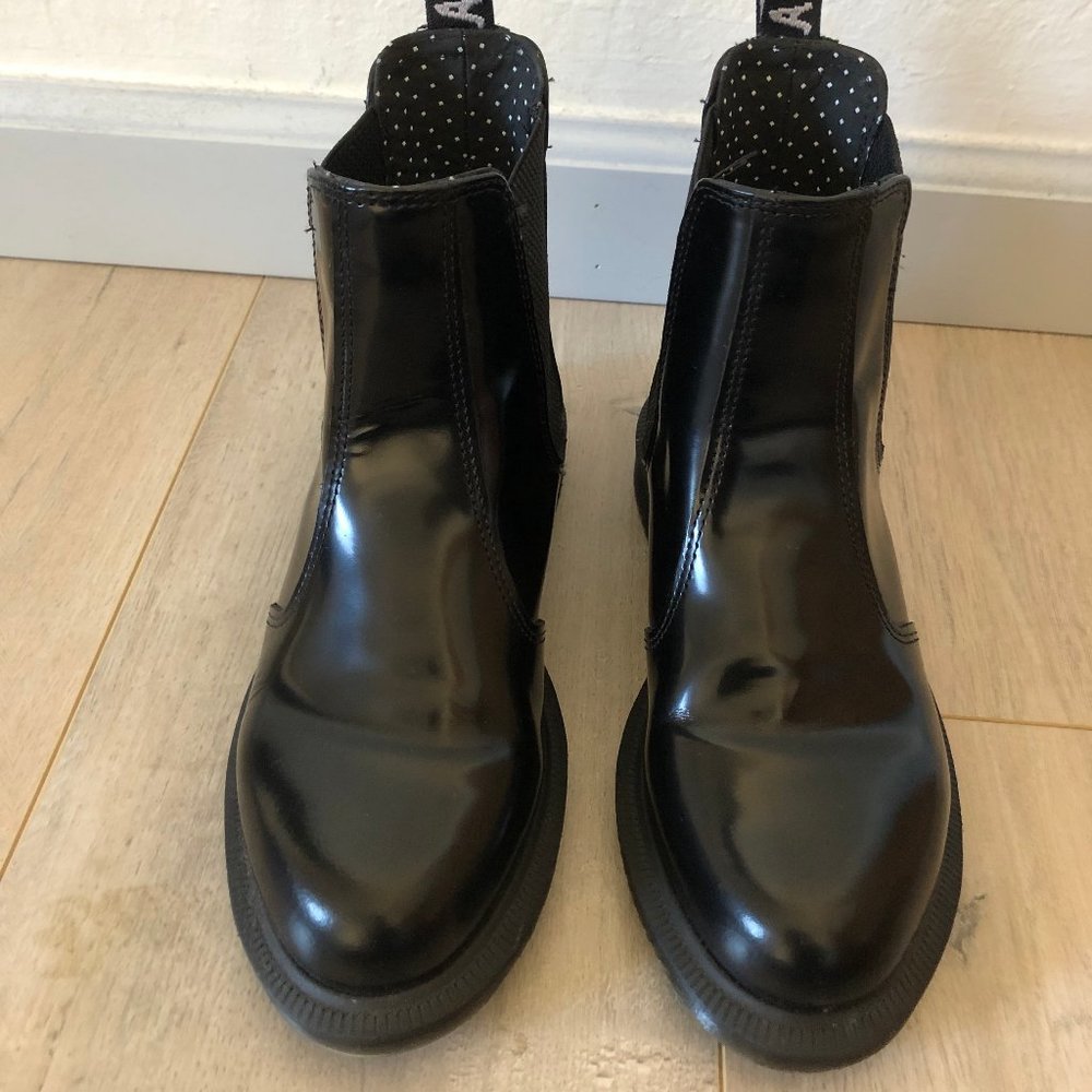 DR. MARTENS  Flora Women's Smooth Leather Chelsea Boots (women's us size 5)